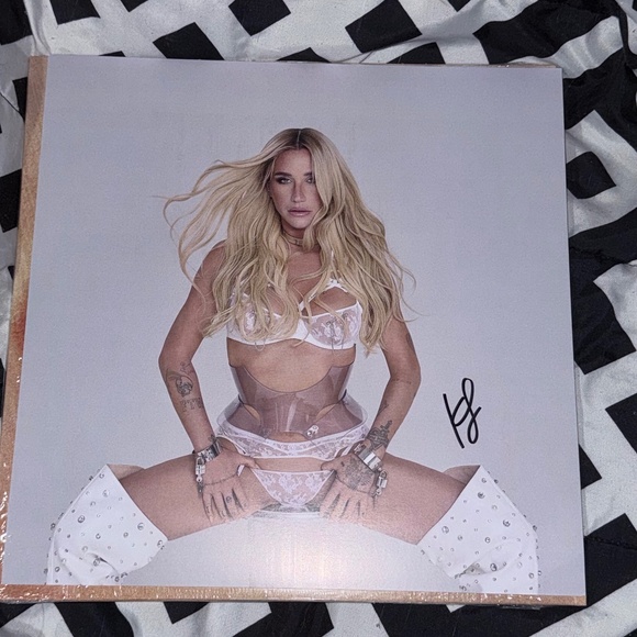 Kesha Cum for Me Clear Signed Vinyl (with bend) - Picture 1 of 4